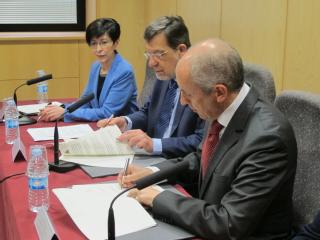 (De izq. a dcha.) Estefanía Beltrán de Heredia, consejera de seguridad, Juan Luis Ibarra, presidente del TSJPV, y Josu Erkoreka, consejero de Administración Pública y Justicia